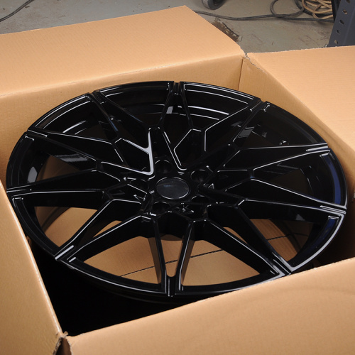 KoKo Kuture 0293 8.5x19/5x112 D66.5 ET27 Gloss Black (передняя ось)